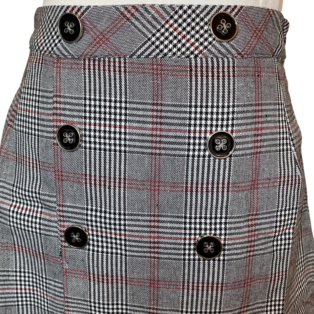 Chic Plaid Mini Bodycon Pencil Skirt with Buttons - Picture 9 of 16